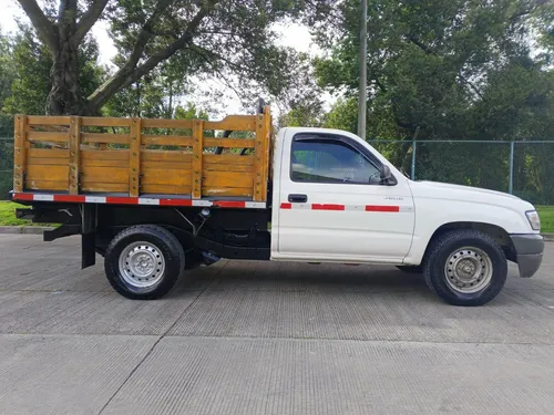 Toyota Hilux Mt 2400cc 4x2 Estacas