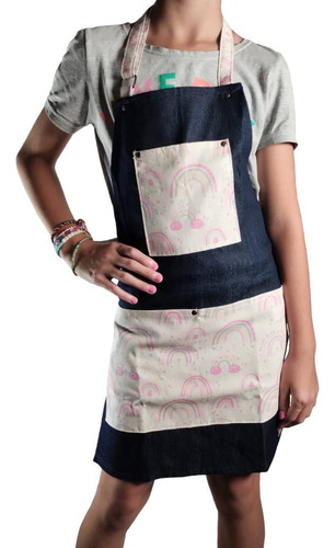 Delantal Infantil Guambia Capsula 24 Jean Y Gabardina Color Azul Oscuro Diseño De La Tela Estampado Arcoíris