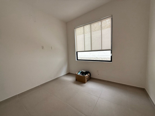 Casa En Renta En Zibata Con Roof Garden Con Vista Al Valle Rahqro