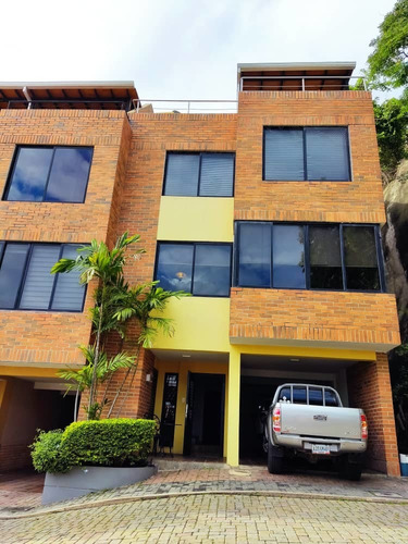 Imagen 13 de 16 de Rosaura Cortez Vende Town House En Lomas Del Este Valencia Res. Lomas Alto