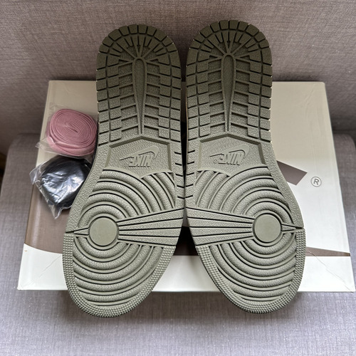 Air Jordan 1 Low X Travis Scott Medium Olive 39
