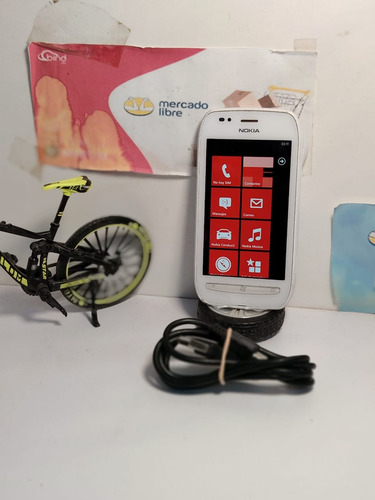 Nokia Lumia 710 - Windows Phone 7.5, 5 Mp, 8 Gb - Exposición Blanco (Usado)
