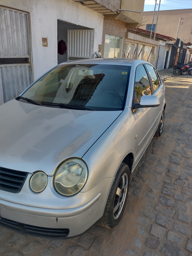 Volkswagen Polo Sedan 2.0 4p