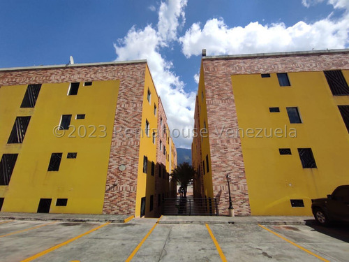 Apartamento En Venta Económico Bien Ubicado Nela 23-21648