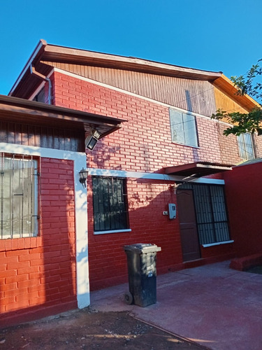 Casa Dos Pisos Con Excelente Ubicación *se Acepta Subsidio
