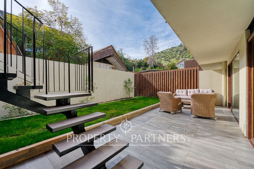 Cómodo Townhouse, Con Excelente Ubicación