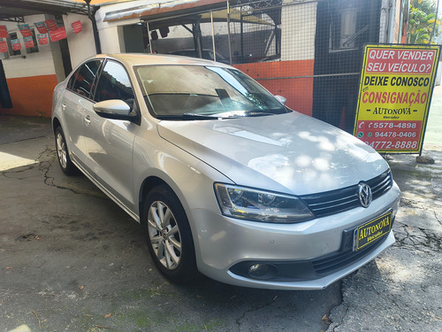 Volkswagen Jetta 2.0 Comfortline Flex 4p Automática