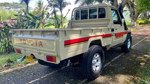 Toyota Land Cruiser Fj75