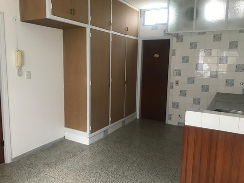 Imagen 11 de 15 de Excelente Ubicación A Metros De Plaza !! Moderna Y Amplia, 3 Dormitorios, 2 Baños, Garage, Parrillero. Para Uso Tanto De Casa Habitación, Instituto O Empresa!