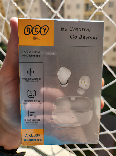 Auriculares QCY HT07 Arcbuds Bluetooth 5.2, color blanco