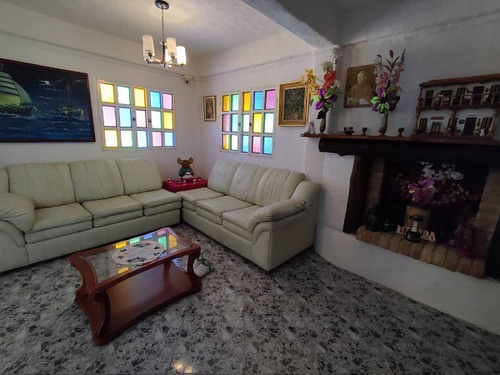 Vendo Espectacular Casa De 1.554 M2 De Terreno, 825 M2 De Construcción: 6h, 7b, 20 Pe, Ref. 800.000 - San Rafael De Tabay, Merida