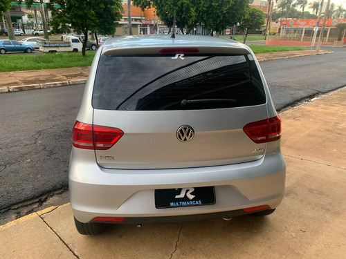 Imagem 5 de 12 de Volkswagen Fox Trendline 1.6 Prata 2017