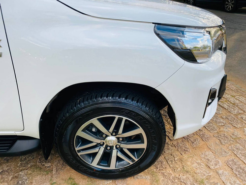Imagem 3 de 15 de Toyota Hilux 2.7 Srv 4x2 Cd 16v Flex 4p Automático