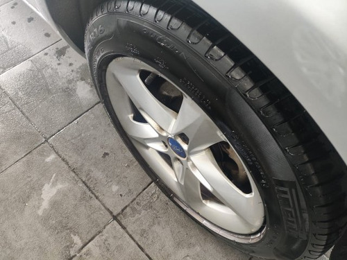 Ford Focus Focus 1.6 GL 16V FLEX 4P MANUAL