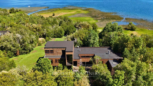 Espectacular Casa A Orillas Del Lago Panguipulli