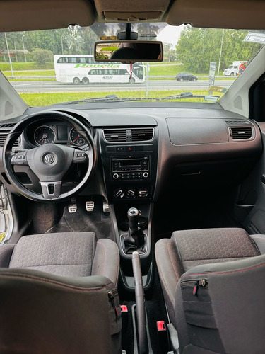Volkswagen Suran Cross 1.6 Highline 101cv