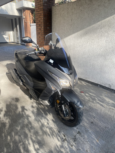 Moto Nueva Con Su Documentación Al Día . Primera Revisión Ok
