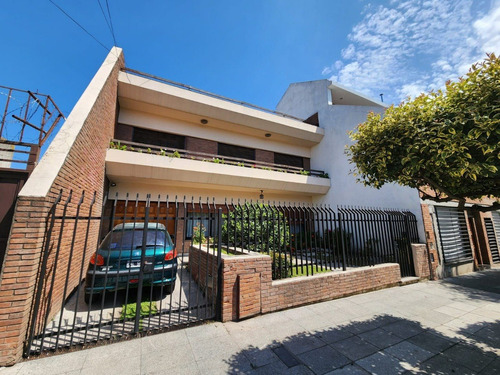 Venta. Casa 5 Ambientes. Lote 10 X 25mts. Villa Lugano.