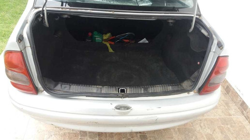 Vendo Corsa Sedan Da Chevrolet Na Cor Prata 4 Portas