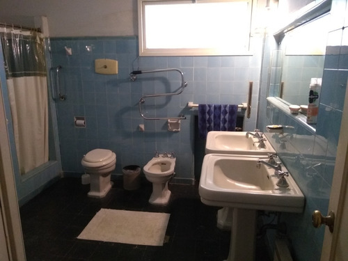 Venta De Fina Casa En Carrasco Centrico De 4 Dorms Y Scio