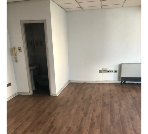 Se Vende Oficina Amplia Asolada En Calle Cochrane Valpo