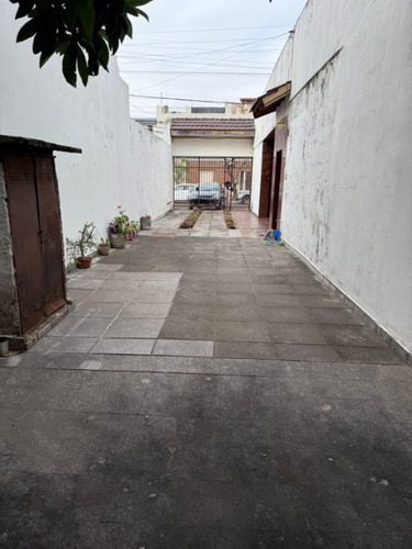 Casa En Venta En Ramos Mejia Sur 3 Ambientes Con Enorme Patio Mas Local Al Frente