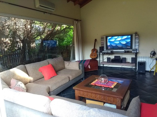 Muy Buena Casa En Bermudas Barrio Cerrado Lote Interno En Boulevard. Parte Ladrillo Visto.