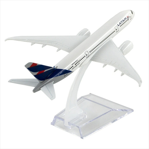 Imagen 1 de 6 de Latam, Avion Boeing 787, Esc 1:400, 100% Metálico