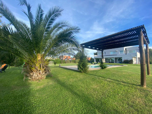 Casa En Venta En Pergamino Con Pileta