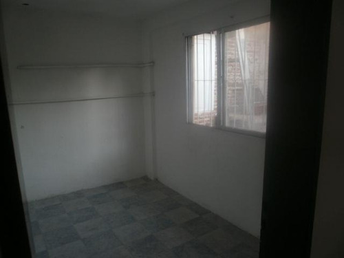 Imagen 6 de 10 de Casa De 3 Amb Con Fondo - Lanus Oeste