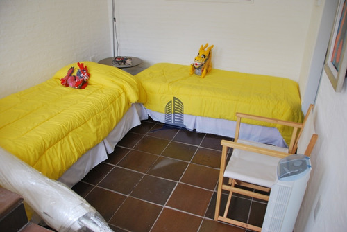 Residencia En Peninsula- Casa En Venta- 5 Dormitorios- Ref: 1577