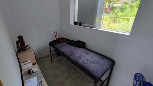 Se Vende Fondo De Comercio De Peluquería Completamente Equipada Y Lista Para Operar.