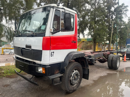 Mercedes Benz 1215 Frontal