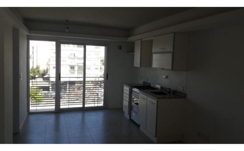 Departamento De 2 Amb. En Semipiso Con Balcón