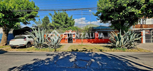 Casa En Venta De 2 Dorm. En Peñalolén