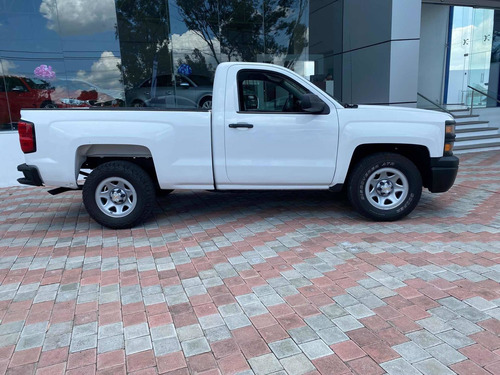 Imagen 4 de 12 de Chevrolet Silverado 2015 4.3 1500 Cab Reg V6/ Man At