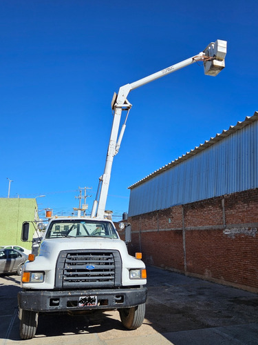 Camión Grúa Aislada Con Canastilla Altec