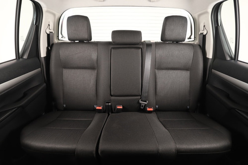 Imagen 9 de 15 de Hilux 4x2 Dc Sr 2.4 Tdi 6 Mt
