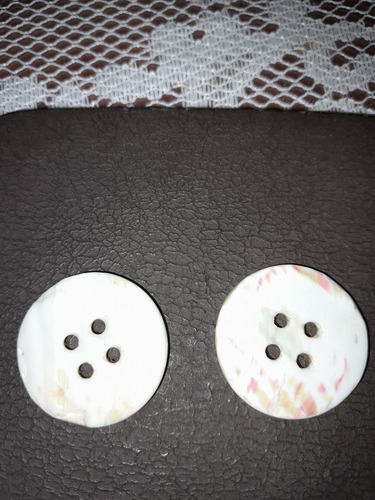 Lote De 2 Botones Grandes Blancos De Nacar Crema Redondo (Usado)