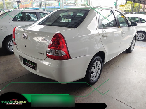 Imagem 4 de 8 de Toyota Etios Sedan Xs 1.5 Branco 2017