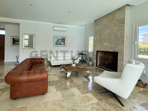 Impecable Casa En Alquiler Amoblado En Cabos Del Lago.