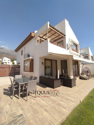 Fantástica Casa En Condominio Con Vista Despejada Cordillera
