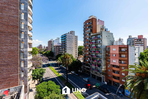Av. Francia Y Córdoba - Amplio Dpto De 1 Dormitorio Externo.