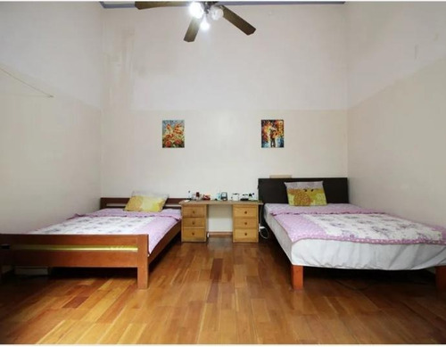 Vendo Casa 9 Dormitorios En Barrio Sur.