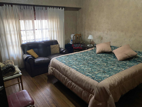 Casa En Banfield Oeste, Excelente Ubicación.