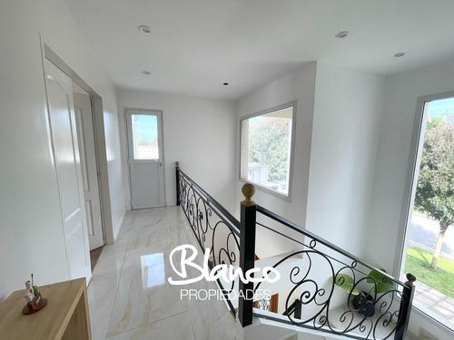 Casa En Venta En Santo Tomás, Pilar, G.b.a. Zona Norte