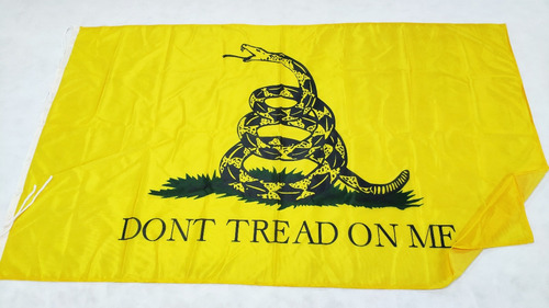 Bandera Libertaria Gadsden Don't Traet On Me 60 X 90cm
