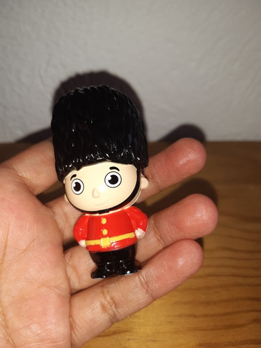 Muñeco Ryan Uniforme Guardia Inglesa Ryan's World (Usado)