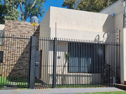 Alquilo Casa Amoblada En El Barrio Mbo´i Ka´e De Encarnación: 2 Habitaciones Y 1 Baño