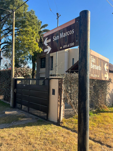 Venta. Roldan. 3 Dormitorios Piscina. Terreno Forestado De 788 M2 Permutas!!! Bajo Su Precio